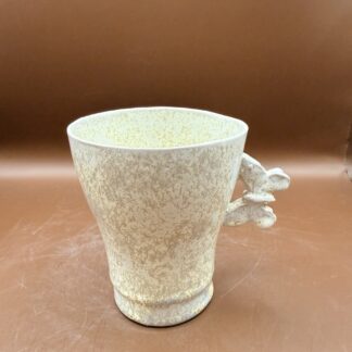 Kaffekop med sommerfuglehank – beige
